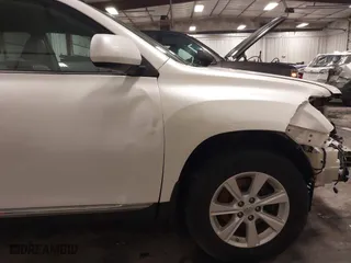 2011 Toyota Highlander with VIN 5TDBK3EHXBS069183, listed as a IAAI auction lot 41543896 with 221,490 mi miles. Bid and sale history available at carsss.com. Image 18.