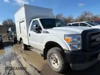 2013 Ford F-250 XL z VIN 1FDBF2B6XDEB43045, wystawiony jako IAAI lot #42511129 z przebiegiem 607 408 mil mil oraz . Historia ofert i sprzedaży dostępna na DreamBid. Obrazek 28.