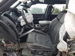 2020 Ram 3500 Laramie z VIN 3C63R3JL0LG121079, wystawiony jako Copart lot #51137765 z przebiegiem Nie podano mil oraz Szkody całkowita. Historia ofert i sprzedaży dostępna na DreamBid. Obrazek 7.