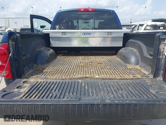 2008 Dodge 1500 SLT с VIN 1D7HA18248J171664, выставлен на аукционе IAAI как лот 42090593 с пробегом 238 001 миль миль и . История ставок и продаж доступна на DreamBid. Изображение 18.
