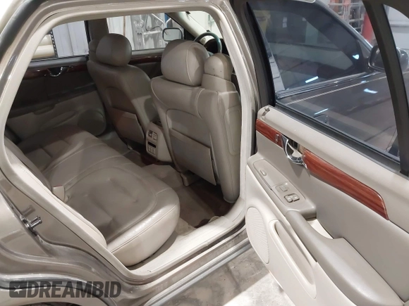 2000 Cadillac DeVille z VIN 1G6KD54Y6YU265538, wystawiony jako IAAI lot #41748755 z przebiegiem 159 676 mil mil oraz . Historia ofert i sprzedaży dostępna na DreamBid. Obrazek 8.