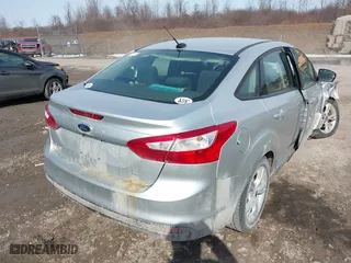 2013 Ford Focus SE with VIN 1FADP3F20DL174037, listed as a IAAI auction lot 41792552 with 131,984 mi miles. Bid and sale history available at carsss.com. Image 4.