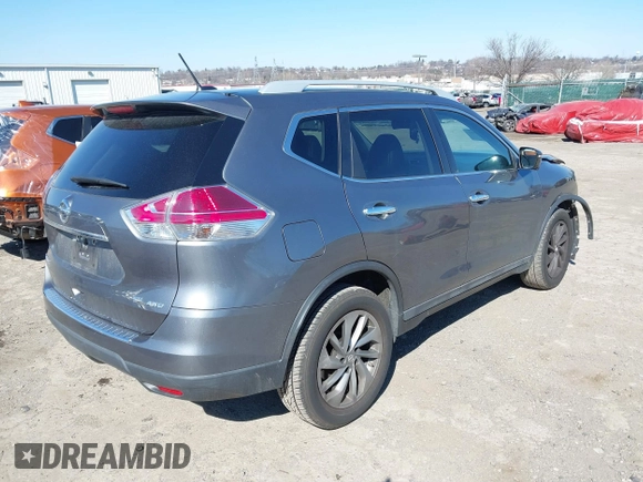 2015 Nissan Rogue SL with VIN 5N1AT2MVXFC862531, listed as a IAAI auction lot 41671922 with 135,637 mi miles. Bid and sale history available at carsss.com. Image 4.