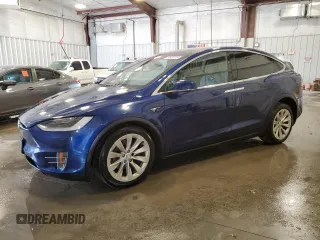 2017 Tesla Model X 90D z VIN 5YJXCBE20HF043732, wystawiony jako Copart lot #54603735 z przebiegiem 107 147 mil mil oraz Czysty tytuł • Clean title. Historia ofert i sprzedaży dostępna na DreamBid. Obrazek 1.