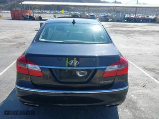 2014 Hyundai Genesis 3.8L with VIN KMHGC4DD5EU260674, listed as a IAAI auction lot 41535088 with 92,533 mi miles. Bid and sale history available at carsss.com. Image 17.