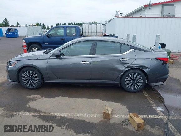 2024 Nissan Altima SV z VIN 1N4BL4DV4RN385646, wystawiony jako IAAI lot #42422125 z przebiegiem 27 335 mil mil oraz . Historia ofert i sprzedaży dostępna na DreamBid. Obrazek 14.