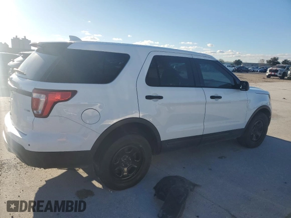 2016 Ford Utility Police Interceptor with VIN 1FM5K8AR9GGA12267, listed as a Copart auction lot 84457244 with 181,440 mi miles and Clean Title. Bid and sale history available at carsss.com. Image 3.