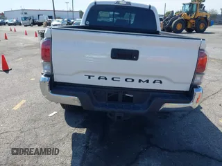 2023 Toyota Tacoma SR5 z VIN 3TMDZ5BN5PM148049, wystawiony jako IAAI lot #41648232 z przebiegiem 22 570 mil mil oraz . Historia ofert i sprzedaży dostępna na DreamBid. Obrazek 16.