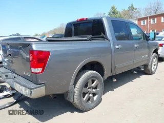 2015 Nissan Titan SV z VIN 1N6AA0EC4FN500837, wystawiony jako IAAI lot #42004647 z przebiegiem 140 603 mil mil oraz . Historia ofert i sprzedaży dostępna na DreamBid. Obrazek 4.