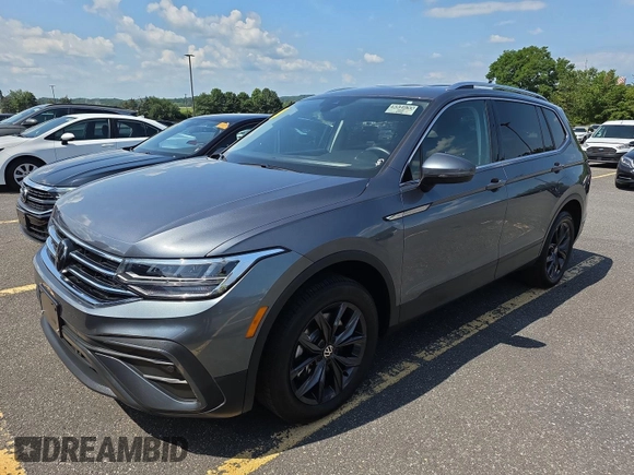 2024 Volkswagen Tiguan SE с VIN 3VV3B7AXXRM083203, выставлен на аукционе IAAI как лот 42813448 с пробегом 30 988 миль миль и . История ставок и продаж доступна на DreamBid. Изображение 9.