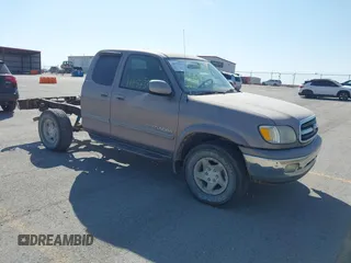 2000 Toyota Tundra Limited with VIN 5TBBT4819YS053530, listed as a IAAI auction lot 41757537 with 258,697 mi miles. Bid and sale history available at carsss.com. Image 1.