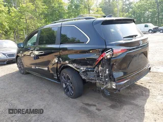2022 Toyota Sienna XSE with VIN 5TDDRKEC8NS079069, listed as a IAAI auction lot 42231512 with 121,494 mi miles and . Bid and sale history available at DreamBid. Image 3.