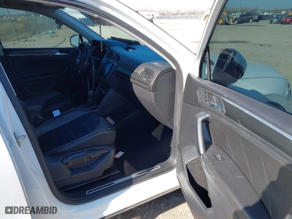 2019 Volkswagen Tiguan SEL Premium with VIN 3VV4B7AX0KM007788, listed as a IAAI auction lot 41227707 with 67,859 mi miles. Bid and sale history available at carsss.com. Image 5.