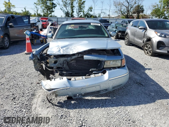 1999 Mercury Grand Marquis GS z VIN 2MEFM74W5XX711421, wystawiony jako Copart lot #53062605 z przebiegiem 106 913 mil mil oraz Nie do naprawy • Non repairable. Historia ofert i sprzedaży dostępna na DreamBid. Obrazek 5.
