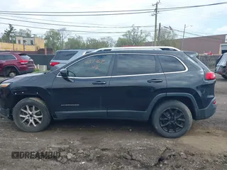 2014 Jeep Cherokee Latitude with VIN 1C4PJMCS0EW208092, listed as a IAAI auction lot 42174675 with 202,871 mi miles and . Bid and sale history available at carsss.com. Image 14.