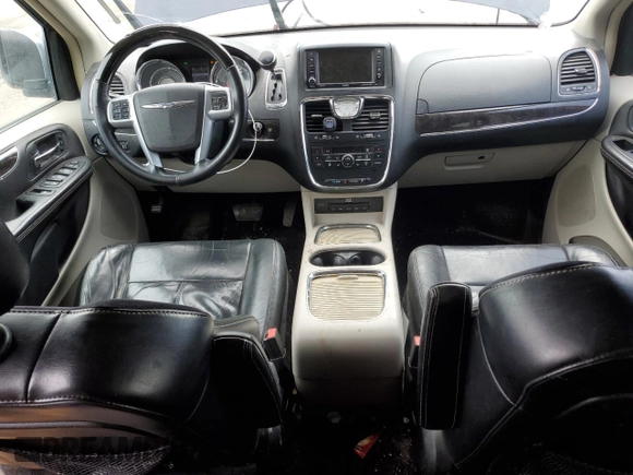 2013 Chrysler Town & Country Limited z VIN 2C4RC1GG9DR711585, wystawiony jako Copart lot #52674455 z przebiegiem Nie podano mil oraz Szkoda całkowita • Salvage title. Historia ofert i sprzedaży dostępna na DreamBid. Obrazek 8.