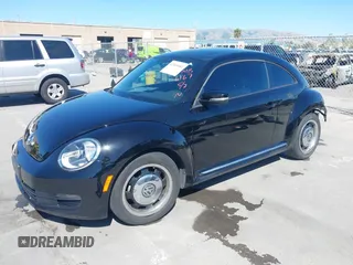 2013 Volkswagen Beetle 2.5L z VIN 3VWJP7AT7DM612357, wystawiony jako IAAI lot #42309682 z przebiegiem 52 063 mil mil oraz . Historia ofert i sprzedaży dostępna na DreamBid. Obrazek 2.