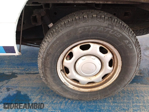 2013 Ford F-150 XL с VIN 1FTMF1EM2DKE77413, выставлен на аукционе IAAI как лот 42679287 с пробегом 185 602 миль миль и . История ставок и продаж доступна на DreamBid. Изображение 35.