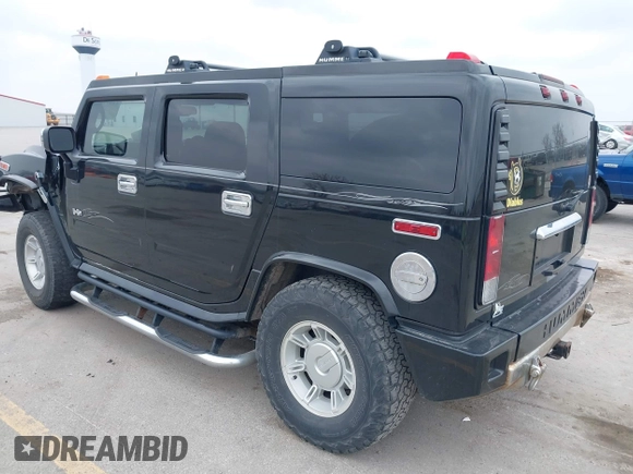 2005 Hummer H2 SUV z VIN 5GRGN23UX5H106375, wystawiony jako IAAI lot #41997745 z przebiegiem 152 827 mil mil oraz . Historia ofert i sprzedaży dostępna na DreamBid. Obrazek 3.