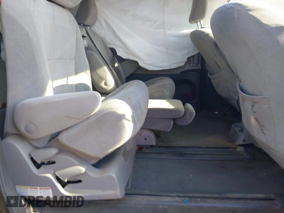 2018 Toyota Sienna LE Auto Access Seat with VIN 5TDKZ3DC5JS932357, listed as a IAAI auction lot 41332285 with 120,559 mi miles. Bid and sale history available at carsss.com. Image 8.