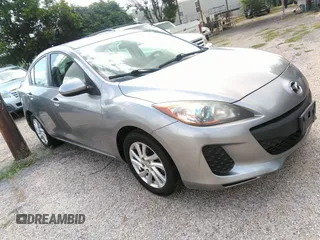 2012 Mazda 3 i Touring z VIN JM1BL1V83C1622692, wystawiony jako IAAI lot #42447571 z przebiegiem 136 065 mil mil oraz . Historia ofert i sprzedaży dostępna na DreamBid. Obrazek 1.