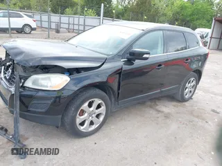 2013 Volvo XC60 3.2L z VIN YV4952DL0D2372518, wystawiony jako IAAI lot #42061418 z przebiegiem 122 704 mil mil oraz . Historia ofert i sprzedaży dostępna na DreamBid. Obrazek 2.