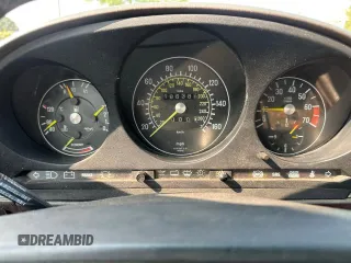 1988 Mercedes-Benz 560 SL с VIN WDBBA48D1JA083131, выставлен на аукционе Copart как лот 59868785 с пробегом 186 389 миль миль и Чистый • Clean title. История ставок и продаж доступна на DreamBid. Изображение 8.