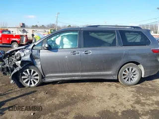 2018 Toyota Sienna XLE with VIN 5TDDZ3DCXJS199733, listed as a IAAI auction lot 41357266 with 66,692 mi miles. Bid and sale history available at carsss.com. Image 14.