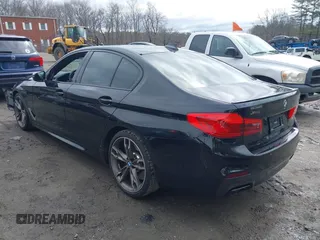 2020 BMW 5 Series M550i xDrive z VIN WBAJS7C09LCD45078, wystawiony jako IAAI lot #41850274 z przebiegiem 75 613 mil mil oraz . Historia ofert i sprzedaży dostępna na DreamBid. Obrazek 3.