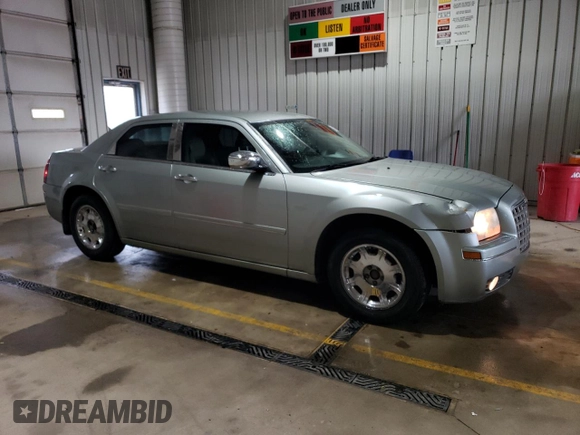 2005 Chrysler 300 with VIN 2C3JA53G65H556313, listed as a Copart auction lot 51839305 with 124,358 mi miles and Salvage Title. Bid and sale history available at carsss.com. Image 4.