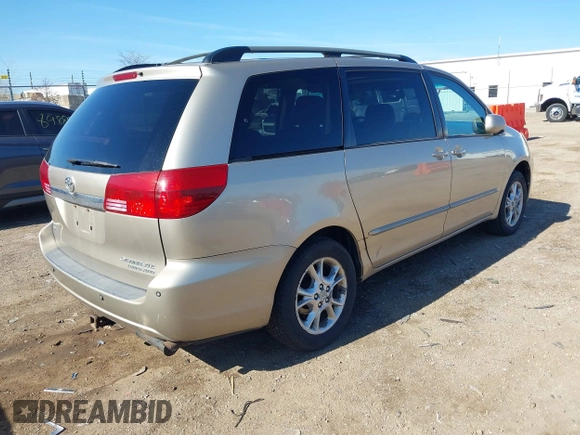 2005 Toyota Sienna XLE with VIN 5TDBA22C05S045324, listed as a IAAI auction lot 42047480 with 288,285 mi miles. Bid and sale history available at carsss.com. Image 4.