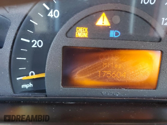 2004 Mercedes-Benz C 230 Kompressor with VIN WDBRF40JX4F464601, listed as a Copart auction lot 87904995 with 175,604 mi miles and Salvage Title. Bid and sale history available at DreamBid. Image 9.
