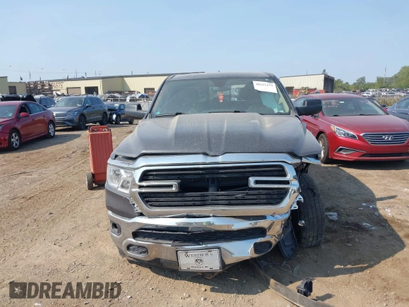 2019 Ram 1500 Big Horn z VIN 1C6RRFFGXKN709911, wystawiony jako IAAI lot #40337177 z przebiegiem 124 338 mil mil oraz . Historia ofert i sprzedaży dostępna na DreamBid. Obrazek 12.