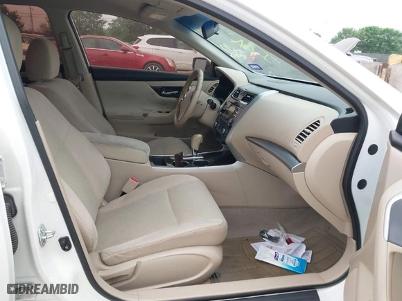 2014 Nissan Altima 2.5 with VIN 1N4AL3AP1EC276143, listed as a IAAI auction lot 41924042 with 137,896 mi miles. Bid and sale history available at carsss.com. Image 5.