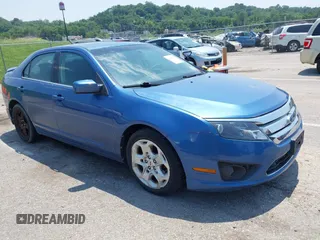 2010 Ford Fusion SE z VIN 3FAHP0HA7AR243274, wystawiony jako IAAI lot #42461644 z przebiegiem 80 812 mil mil oraz . Historia ofert i sprzedaży dostępna na DreamBid. Obrazek 1.