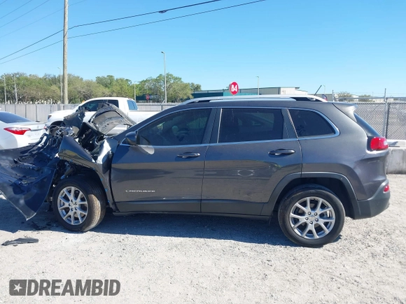2017 Jeep Cherokee Latitude with VIN 1C4PJLCB9HW585390, listed as a IAAI auction lot 41838566 with Not Provided miles and . Bid and sale history available at carsss.com. Image 15.