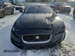 2017 Jaguar XE 25t z VIN SAJAR4BG0HA977089, wystawiony jako Copart lot #42063545 z przebiegiem 118 209 mil mil oraz Czysty tytuł • Clean title. Historia ofert i sprzedaży dostępna na DreamBid. Obrazek 5.
