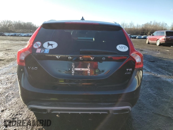 2017 Volvo V60 z VIN YV440MWK8H1023255, wystawiony jako Copart lot #84471084 z przebiegiem 91 507 mil mil oraz Szkoda całkowita • Salvage title. Historia ofert i sprzedaży dostępna na DreamBid. Obrazek 6.