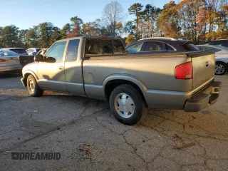 2003 GMC Sonoma with VIN 1GTCS19H638195758, listed as a Copart auction lot 83080674 with 152,104 mi miles and Salvage Title. Bid and sale history available at DreamBid. Image 2.