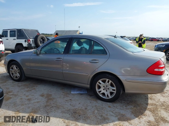 2006 Mercedes-Benz E-Class 3.5L with VIN WDBUF56J16A795803, listed as a IAAI auction lot 40613021 with 1 mi miles. Bid and sale history available at carsss.com. Image 14.