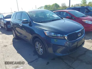 2020 Kia Sorento LX z VIN 5XYPGDA37LG658455, wystawiony jako IAAI lot #42232301 z przebiegiem 43 666 mil mil oraz . Historia ofert i sprzedaży dostępna na DreamBid. Obrazek 1.