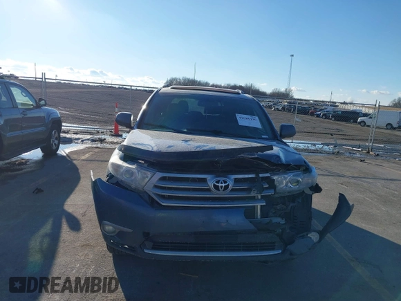 2012 Toyota Highlander Limited with VIN 5TDDK3EH3CS103443, listed as a IAAI auction lot 41686490 with 157,054 mi miles. Bid and sale history available at carsss.com. Image 6.