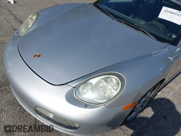 2007 Porsche Boxster z VIN WP0CA29837U710558, wystawiony jako IAAI lot #42506943 z przebiegiem 129 446 mil mil oraz . Historia ofert i sprzedaży dostępna na DreamBid. Obrazek 6.