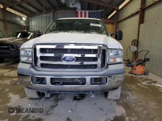 2004 Ford Excursion Eddie Bauer z VIN 1FMSU45P84EB01639, wystawiony jako Copart lot #84080724 z przebiegiem 239 334 mil mil oraz Czysty tytuł • Clean title. Historia ofert i sprzedaży dostępna na DreamBid. Obrazek 5.