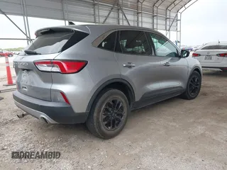 2022 Ford Escape SE z VIN 1FMCU0G62NUA25554, wystawiony jako IAAI lot #41900612 z przebiegiem 63 581 mil mil oraz . Historia ofert i sprzedaży dostępna na DreamBid. Obrazek 4.