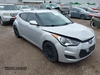 2016 Hyundai Veloster z VIN KMHTC6AD3GU280827, wystawiony jako IAAI lot #42071501 z przebiegiem 146 698 mil mil oraz . Historia ofert i sprzedaży dostępna na DreamBid. Obrazek 1.