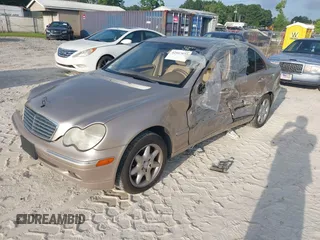 2002 Mercedes-Benz C 230/260/280/320 z VIN WDBRF61J72F207922, wystawiony jako IAAI lot #42557977 z przebiegiem 145 189 mil mil oraz . Historia ofert i sprzedaży dostępna na DreamBid. Obrazek 2.