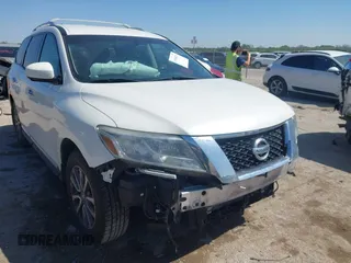 2015 Nissan Pathfinder S z VIN 5N1AR2MN6FC702371, wystawiony jako IAAI lot #41988029 z przebiegiem 129 673 mil mil oraz . Historia ofert i sprzedaży dostępna na DreamBid. Obrazek 1.