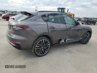2022 Maserati Levante Modena S with VIN ZN661ZUM6NX395291, listed as a Copart auction lot 84021184 with 31,464 mi miles and Salvage Title. Bid and sale history available at carsss.com. Image 3.