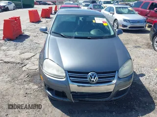 2009 Volkswagen Jetta Sedan SE with VIN 3VWRM71K09M175327, listed as a IAAI auction lot 41983924 with 217,285 mi miles. Bid and sale history available at carsss.com. Image 12.